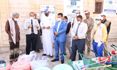 الوكيل المساعد السعيدي ومدير عام سيئون العامري يدشنان بسيئون برنامج النقد مقابل العمل بمشروع سبل العيش للأسر المستضعفة والمتأثرة بالأزمات