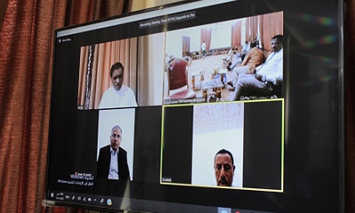 المحافظ البحسني يرأس اجتماعاً عبر الانترنت بوكلاء المحافظة ومديري المرافق الخدمية بساحل ووادي حضرموت