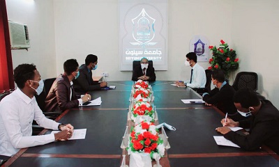 وزير التعليم العالي والبحث العلمي يلتقي أعضاء الاتحاد العام لطلبة جامعة سيئون من أجل الاستماع لهموم الطلاب ومناقشة بعض الحلول والمقترحات