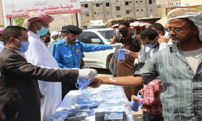 تدشين حملة توزيع كمامات محلية الصنع للمواطنين بمديرية سيئون