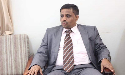 وكيل محافظة حضرموت لشؤون مديريات الساحل والهضبة يعلن تعليق عملة الرسمي