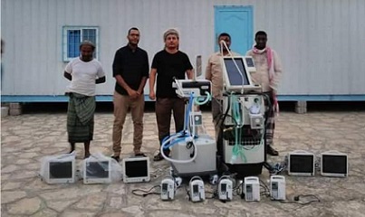 المستشفى العسكري بالمنطقة العسكرية الثانية تقدم أجهزة تنفس صناعي ومونيترات لمستشفى الفقيد الدكتور رياض الجريري .