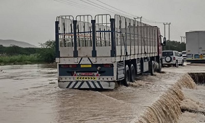 بتوجيه من المحافظ البحسني : فتح خط الشحر الدولي عقب تضرّره من السيول الأخيرة