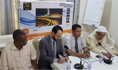 الوكيل المساعد هشام السعيدي بمعية مدير الخدمة بحضرموت يلتقيان بنقابة المؤسسة العامة للكهرباء ويناقشان أسباب إضراب العمال