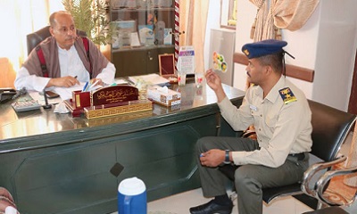 مدير عام سيئون يناقش الجوانب المتعلقة بتعزيز الأداء الأمني بالمديرية