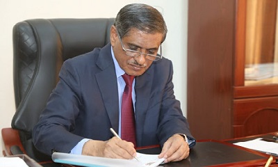محافظ حضرموت يوقّع عقود مشاريع حيوية في قطاعات الطرق والمياه والجسور بمديريتي حجر وبروم ميفع
