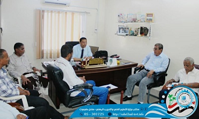 مناقشة عملية الإعداد للتسجيل والقبول وتهيئة المراكز الإمتحانية بالمعاهد الحكومية والخاصة بمحافظة حضرموت