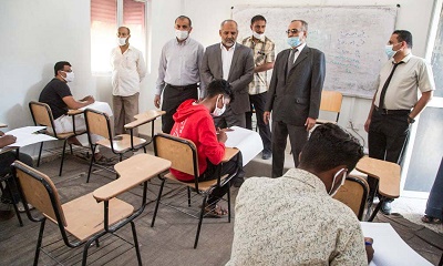 وكيل وادي حضرموت يتفقد سير إمتحانات الفصل الدراسي الثاني بكلية المجتمع بسيئون