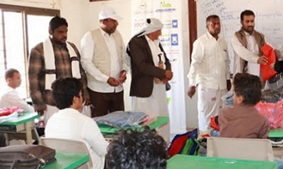 مدير عام العبر يدشن توزيع الحقيبة المدرسية