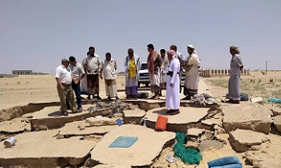 صيانة طارئة للطريق الاسفلتيه لمدخل مديرية ثمود وشوارعها.