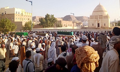 تشجيع جثمان الفقيد/ محمد غالب الحامد عضو المجلس المحلي وعاقل حي عينات و8 من أفراد أسرته إلى جوار ربهم بمقبرة عينات