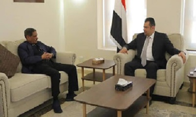 رئيس الوزراء يناقش مع محافظ حضرموت مستجدات الأوضاع في المحافظة وجهود تحسين الخدمات