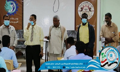 وكيل المحافظة للشؤون الفنية المهندس بارزيق والدكتور الحوثري يدشنان الإمتحانات الوزارية للعام 2019-2020م بمعاهد التعليم الفني