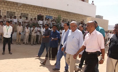 وكيل أول الوزارة - مدير تربية حضرموت بمعية مدير عام تريم يطلع على احتياجات العملية الدراسية في مديرية تريم