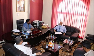 مناقشة آلية التعاون بين كلية الطب وهيئة مستشفى أبن سينأ بالمكلا