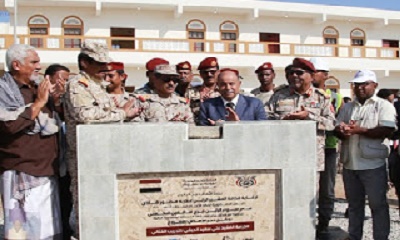 نائب رئيس الوزراء ومحافظ حضرموت يفتتحان المرحلة الأولى لمدرسة الفقيد الحيقي للتدريب القتالي وعنابر لواء الدفاع الساحلي ويضعان حجر الأساس للمرحلة الثانية للمدرسة القتالية