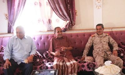 محافظ حضرموت يطمأن على صحة المناضلين خالد عبدالعزيز وأحمد كندسة ويهنئهما بذكرى الإستقلال المجيد 