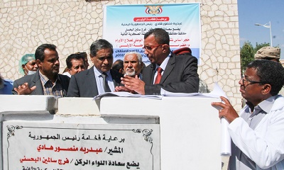 محافظ حضرموت يضع حجر الأساس للمرحلة الأولى لتوسعة المركز الوطني لعلاج الأورام ويدشن أجهزة جديدة بالمركز الوطني لمختبرات الصحة المركزية بالمكلا