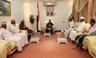 محافظ حضرموت يلتقي قيادات ومشائخ من مديريتي القف وثمود ويؤكد الاهتمام بالشريط الصحراوي