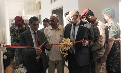 محافظ حضرموت يفتتح الدور الثاني بثانوية شبام للبنات ويعلن عن منحتين دراسيتين للحاصلات على المركزين الأول والثاني
