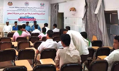 شرطة السير تنظم دورة تدريبية لإنصار المرور من طلاب مدارس مديرية سيئون