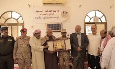 المحافظ البحسني يلتقي حلف قبائل حضرموت الوادي والصحراء ويثمن جهودهم في مساندة مساعي تحقيق الأمن والاستقرار