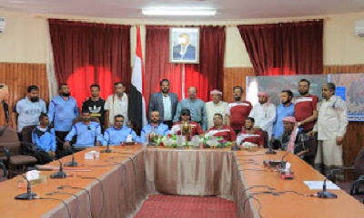 الوكيل التميمي يلتقي بلاعبي كرة الهدف للمكفوفين بحضرموت
