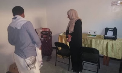 خبيرة الربط التسويقي الزراعي بمنظمة براجما في زيارة لجمعية دوعن للنحالين