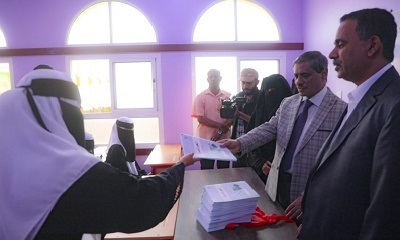 محافظ حضرموت يدشن توزيع الكتاب المدرسي على نفقة السلطة المحلية واعتماد التدريس بالمنهج الجديد لرياض الاطفال