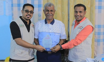 المدير العام لمديرية الشحر يكرّم المؤسسة الطبية الميدانية FMF بحضرموت لمشروع RRM لدورهم في الإغاثة الطارئه للنازحين