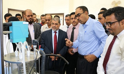 رئيس جامعة حضرموت يفتتح مختبر هندسة المفاعلات بقسم الهندسة الكيميائية بكلية الهندسة والبترول بفلك