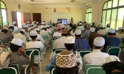 ندوة علمية في الإعلام بين السلبية والإيجابية لطلاب كلية العلوم الشرعية والقانونية بالمكلا