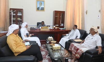 محافظ حضرموت يلتقي عدداً من مشائخ المديريات الصحراوية الغربية ويشيد بالدور الحكيم للسلطة المحلية بالعبر والوجهاء في إزالة التوتر بمديرية العبر