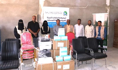 مؤسسة الشهيد بن حبريش تسلم مكتب الصحة ماسحات مخبرية لفيروس كورونا ومنحة تأثيث إدارة التثقيف والاعلام الصحي