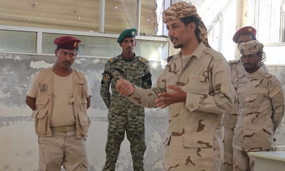 محاضرة توعوية حول كيفية التعامل مع الألغام والمتفجرات لأفراد لواء الأحقاف بالمكلا