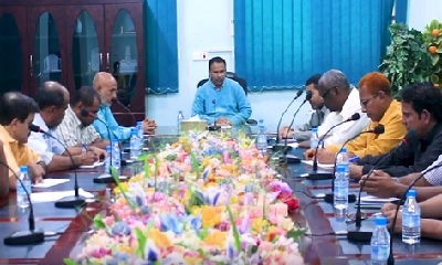 وكيل أول الوزارة مدير تربية حضرموت يرأس إجتماعاً للجنة الإحتفال بيوم المعلم