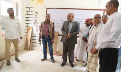 الوكيل الكثيري يطلع على حجم الأضرار بمدرسة الخليفة عمر بن الخطاب بسيئون