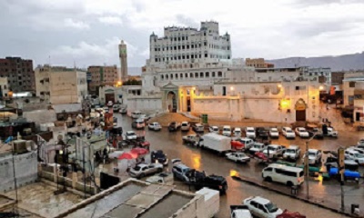 مدير عام سيئون في زيارة للتربوي القدير عبدالله الحارثي، ويشيد بجهوده وإسهاماته التربوية والإجتماعية.