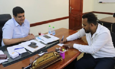 المدير العام العمري يلتقي مدير عام الأشغال المحلية بديوان محافظة حضرموت