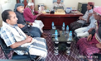 قائد لواء شبام يلتقي وفد ابناء وادي عمد للتشاور في امكانية اعادة افتتاح عقبة عجزر