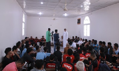 الوكيل المساعد التميمي يستضيف المنتخب اليمني ونادي شعب حضرموت ويكرم أفضل مدافع