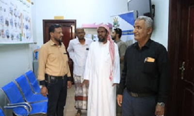 مدير إدارة التربية والتعليم بمديرية سيئون في زيارة الى مؤسسه تاربة