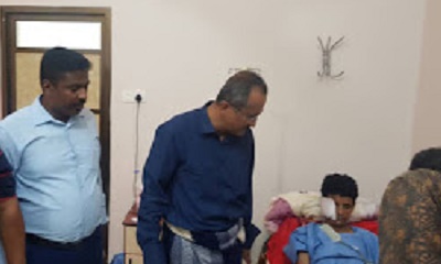 بتكليف من محافظ حضرموت .. الوكيل الفني يطمئن على صحة المصابين في الحادث المروري بمنطقة حوتة بحجر