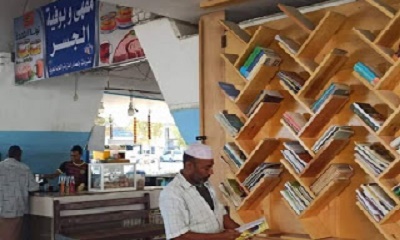 مقهى شعبي ينشر الوعي الثقافي في الوسط الحضرمي