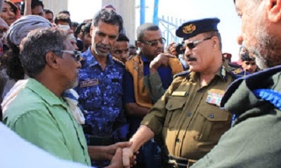 اللواء العامري يطلع على آثار حريق الجوازات ولجنة للتحقيق حول وفاة مواطن لعدم استخراج جواز سفر