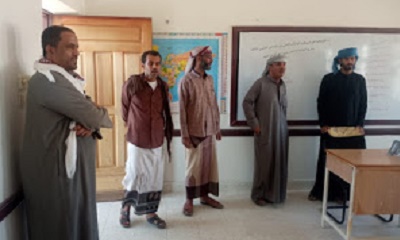 مدير ادارة التربيه والتعليم بمديرية ثمود يلتقي رئيس قسم الانشطه بمكتب وزارة التربية والتعليم ومدير مدرسة الوادي بنين بتاربه..