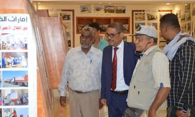 باسليم يطلع على قاعة معرض حضرموت الدائم ويشيد بتجربتها الناجحة بالمكلا