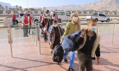الصليب الأحمر تعيد 14 طفلاً حوثيين أسيراً إلى صنعاء عبر مطار سيئون الدولي
