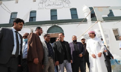 رئيس الوزراء : المدرسة الوسطى دليل على عراقة أبناء حضرموت