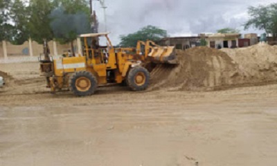 مدير عام مديرية شبام يوجه بصورة عاجلة بفتح الطريق الدولي الذي تعرقل من آثار السيول والأمطار